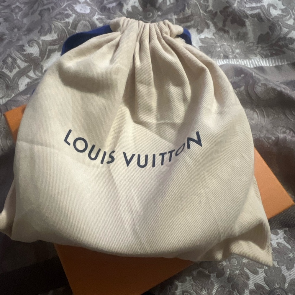 LV Initiales 40mm Reversible - Picture 3 of 10